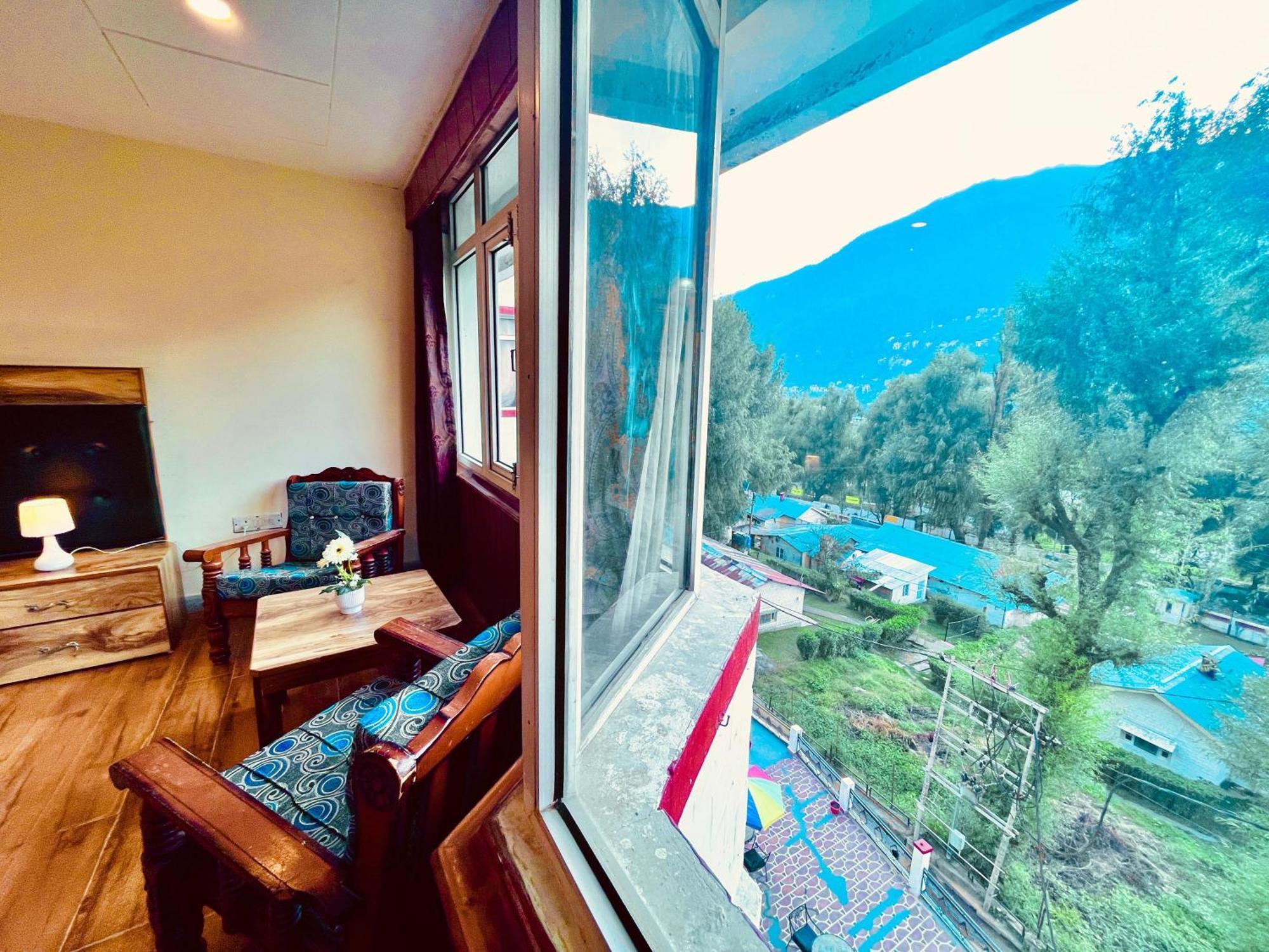 The Manali Town # Top Rated And Most Awarded Property In Manali # Parking # Restaurant - Manali (Himachal Pradesh) — Photos 1